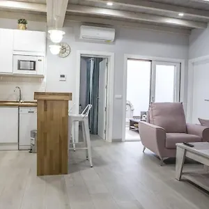 Elegante Y Acogedor. Buena Ubicacion Apartamento